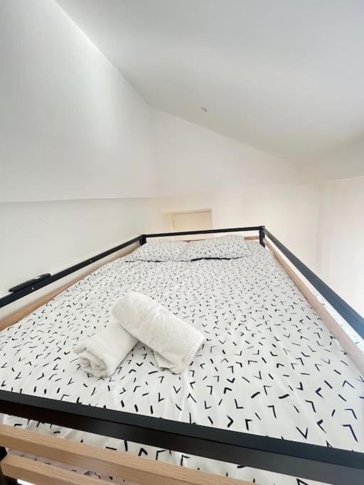 Banjul - Bel Appartement A Reims Luaran gambar